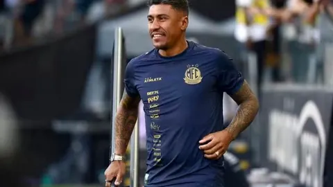 女粉丝公开接吻照片证实小鲜肉出轨，曾酒店苦等未果